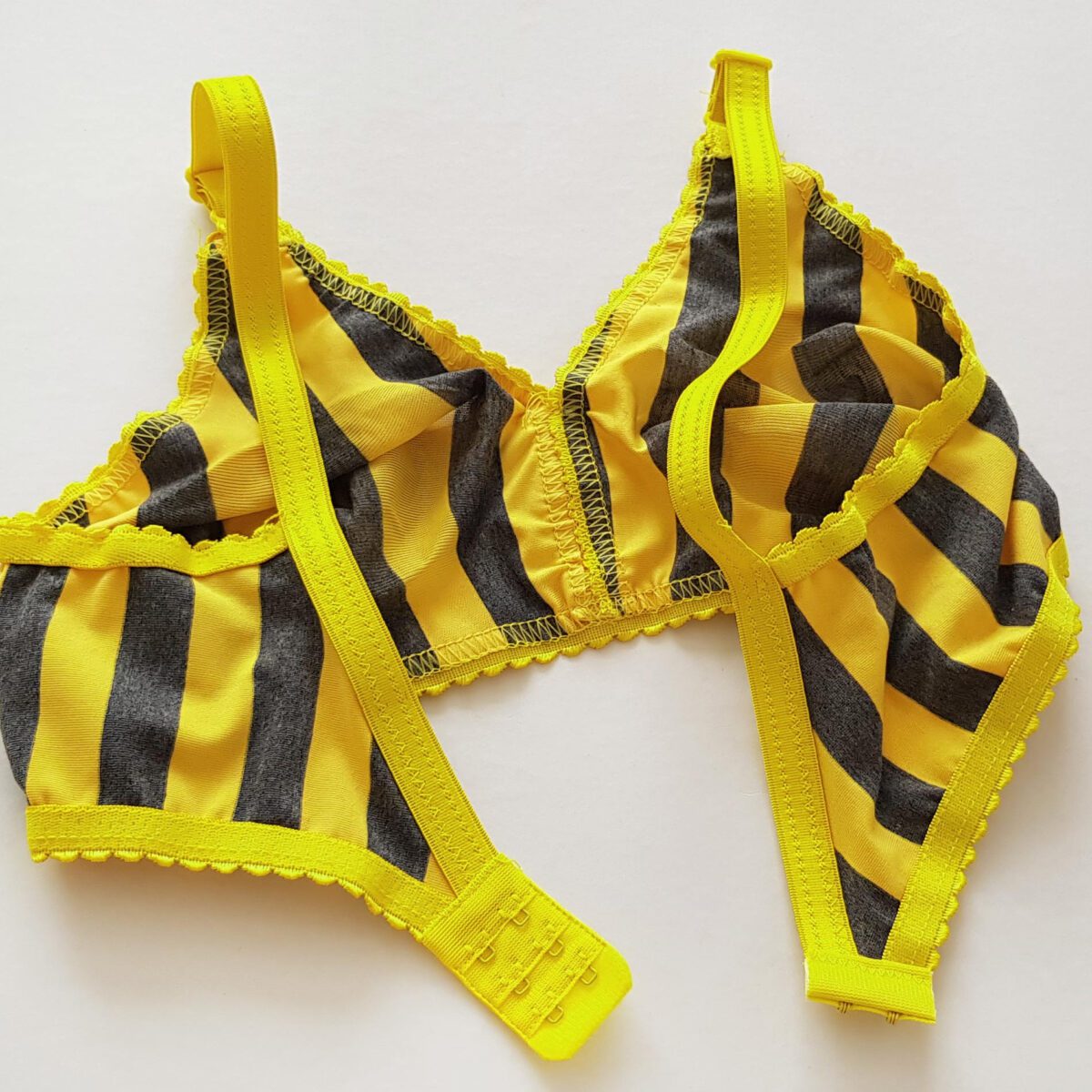 2709ae53a0ccfec7572f100023916eeff7598b21_1731858207 سوتین راهراه بدون فنر توری پرسی کد 105046 - تصویر 7