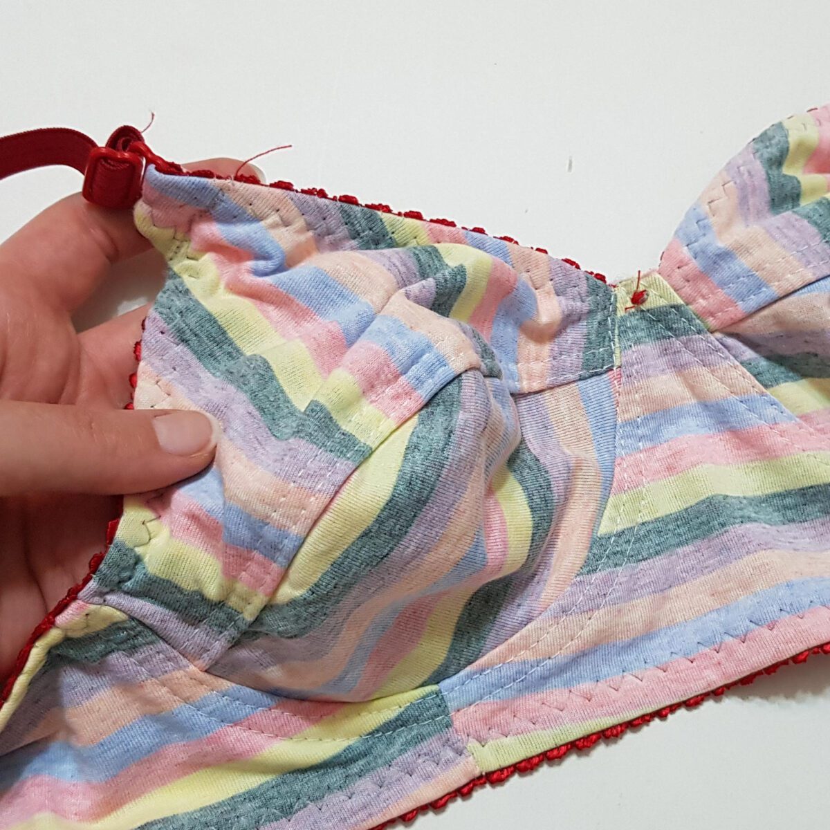 36c00ef9b696f9034f85ca6bdec3411e082bd2a0_1723669679 سوتین بدون فنر راه راه کد 104955(رنگ بند رندوم) - تصویر 2