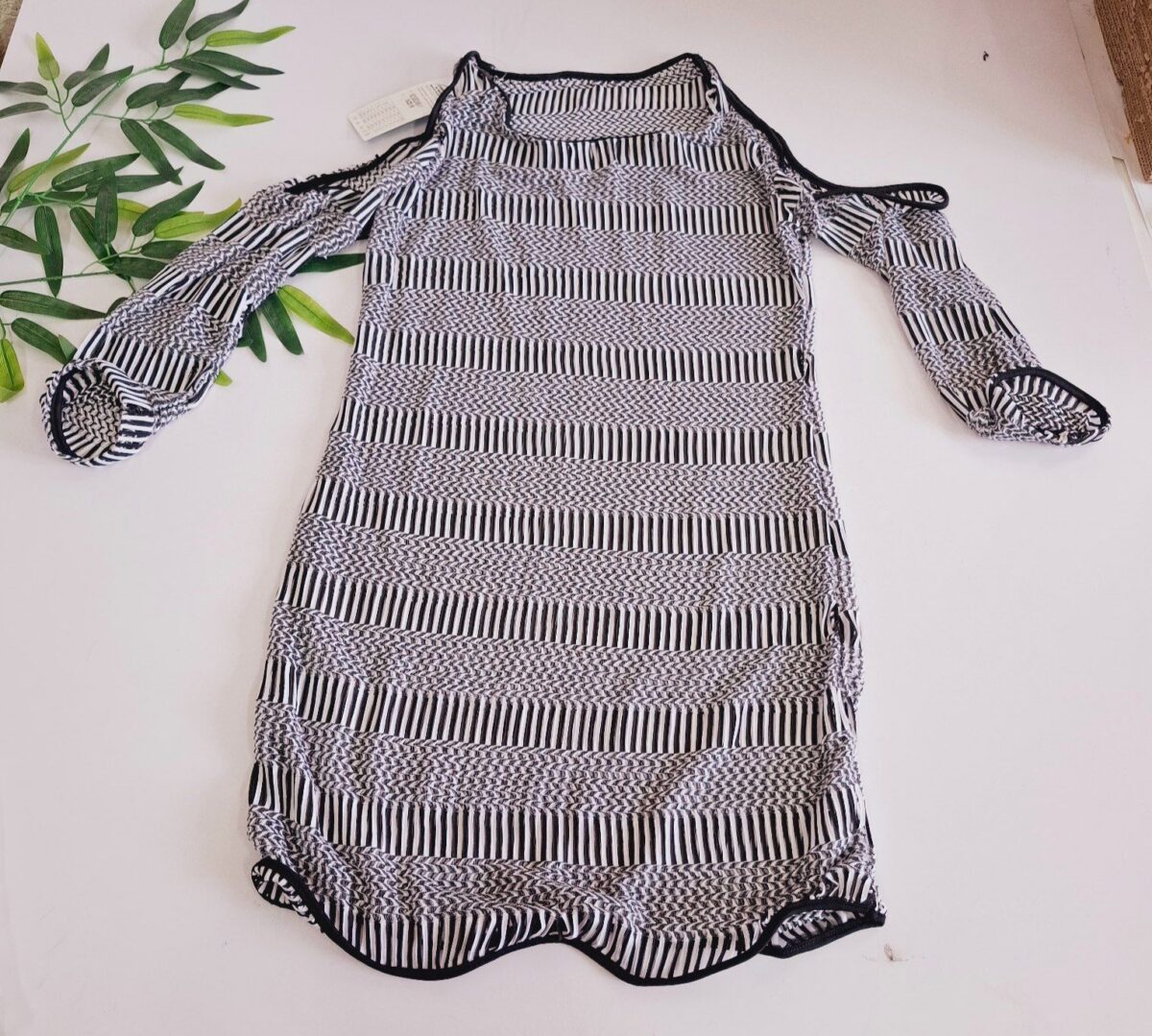 -2147483648_-213220 رومایویی کد 141 سایز مدیوم یک عدد مانده - تصویر 1