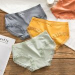 شورت طرح هیوا (محصول یک سانتی متر لک دارد)