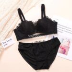 شورت و سوتین زنانه