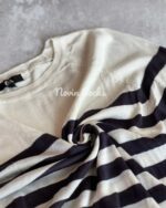 بلوز بافت زمینه سورمه ای با راه راه سفید - تصویر 4