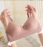 سوتین کبریتی بدون فنر کد 5012(پشت سوتین غزن دارد ، بند سوتین سفید با حروف انگلیسی هست ) - تصویر 2