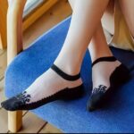 جوراب مچی زنانه روشیشه ای کد 1646 مشکی(رنگ تور روی جوراب سفید هست )